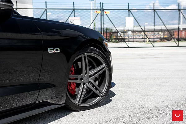 Фото дисков Vossen CV5 Сатиновый графит на Ford Mustang VI