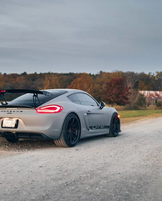Фото дисков R11-R Черный сатин на Porsche Cayman II