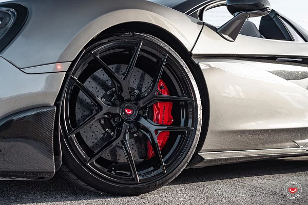 Фото дисков Vossen S21-01 Черный глянец на McLaren 570S