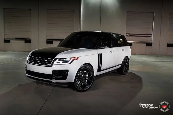 Фото дисков Vossen UV-4 Черный глянец на Range Rover IV