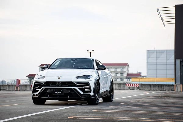 Фото дисков HRE L105M Черный глянец на Lamborghini Urus