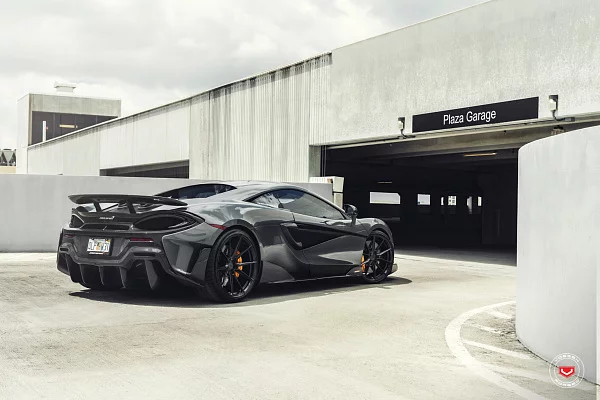 Фото дисков Vossen EVO-2 Черный глянец на McLaren 600
