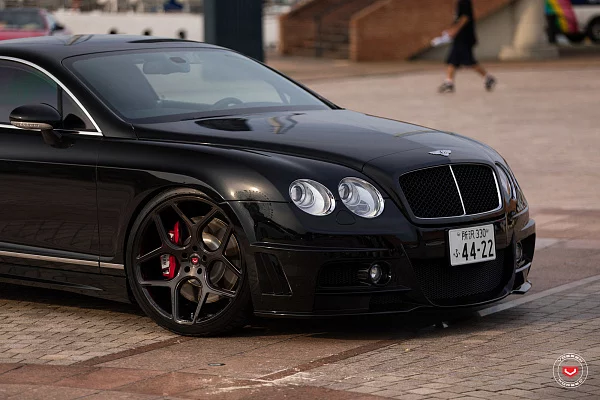 Фото дисков Vossen CG-205 Черный глянец на Bentley Continental GT II