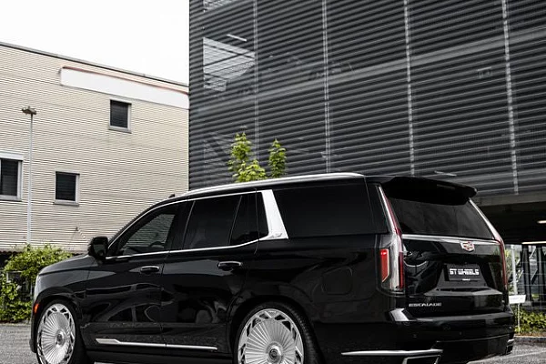 Фото дисков ST Wheels ST Luxury Полированный лак на Cadillac Escalade V