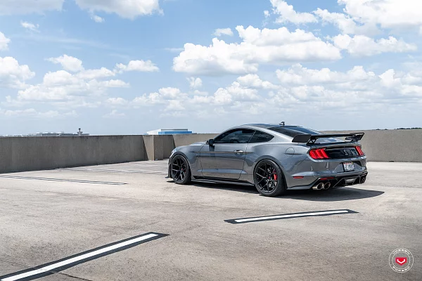 Фото дисков Vossen S21-01 Черный сатин на Ford Mustang VI