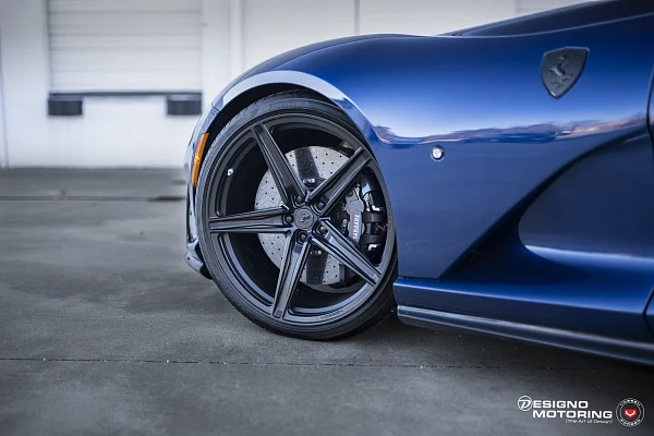 Фото дисков Vossen M-X5 Черный сатин на Ferrari 812