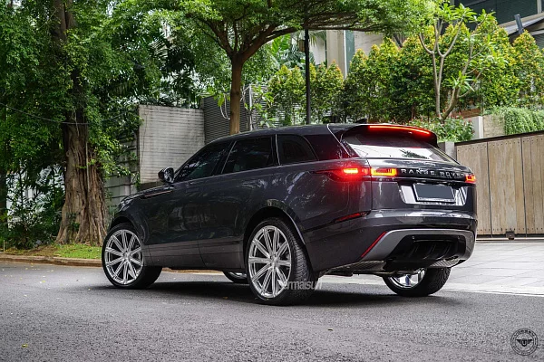 Фото дисков Vossen UV-2 Глянцевый лак на Land Rover Range Rover Velar