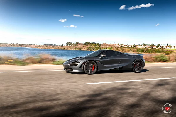 Фото дисков Vossen M-X3 Глянцевый темный лак на McLaren 720S