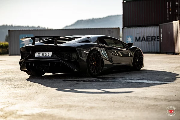 Фото дисков Vossen S17-01 Черный сатин на Lamborghini Aventador