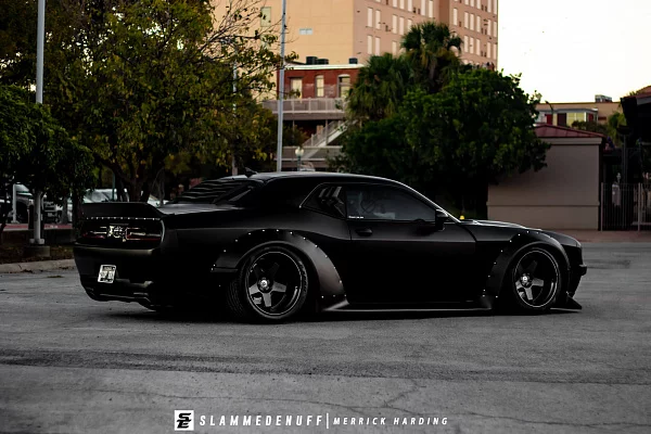 Фото дисков HRE C105 Черный сатин на Dodge Challenger III