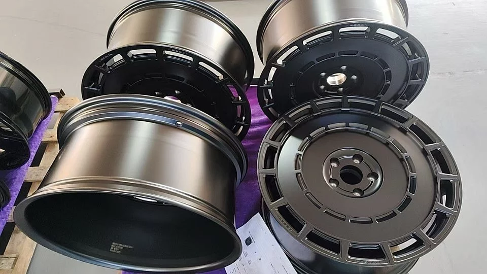 22" диски в стиле Vossen LC3-11 в цвете черный сатин