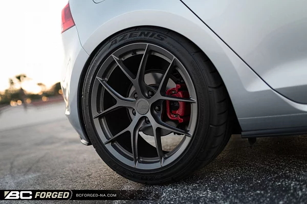 Фото дисков BC Forged KL01 Матовый графит на Volkswagen Golf VII