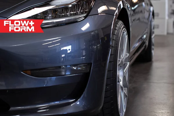 Фото дисков HRE FF01 Серебро на Tesla Model 3
