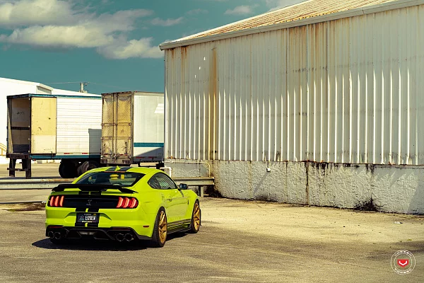 Фото дисков Vossen S21-01 Сатиновое золото на Ford Mustang VI