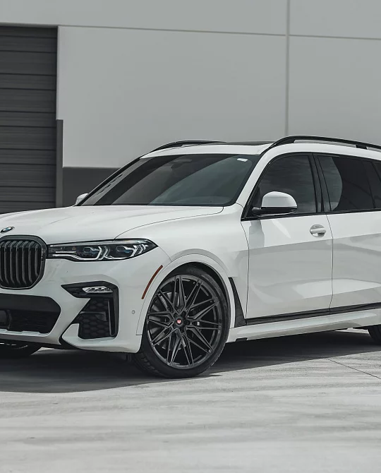 Фото дисков EVO-5 Черный глянец на BMW X7 (G07)