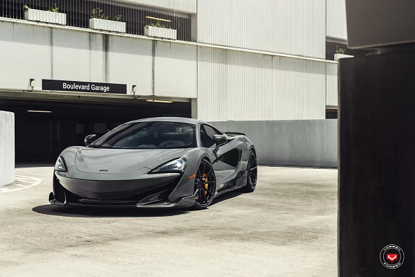 Фото дисков Vossen EVO-2 Черный глянец на McLaren 600