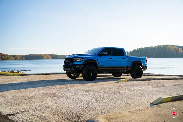Фото дисков Vossen LCX-03 Черный сатин на Ram 1500 V