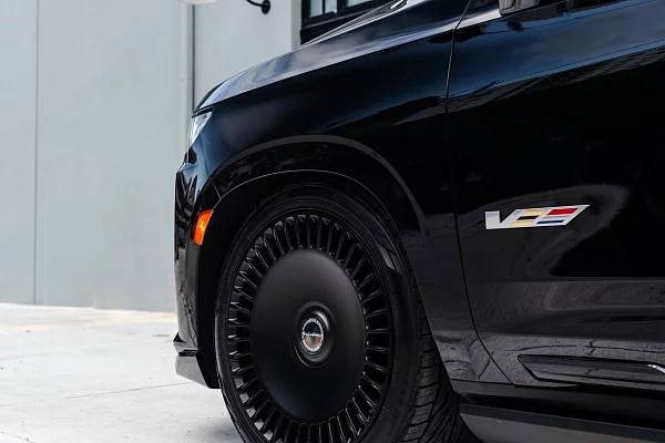 Фото дисков Brixton Forged LX16 Черный сатин на Cadillac Escalade V