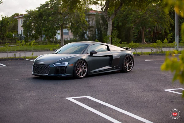 Фото дисков Vossen CG-204 Глянцевая бронза на Audi R8 (4S)
