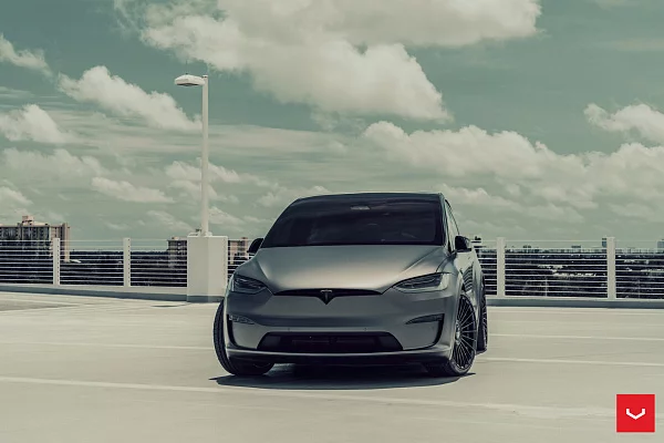 Фото дисков Vossen HF-8 Черный глянец на Tesla Model X