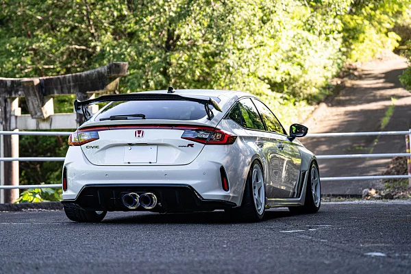 Фото дисков HRE 305 GT Белый глянец на Honda Civic Type R FL5