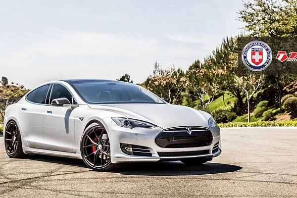 Фото дисков HRE P101 Черный сатин на Tesla Model S
