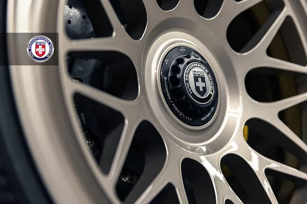 Фото дисков HRE 300 GT Глянцевая шампань на Porsche 911 VI