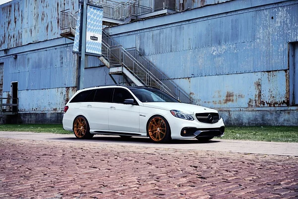 Фото дисков HRE P104 Глянцевая медь на Mercedes-Benz E-Class (W212, S212, C207)