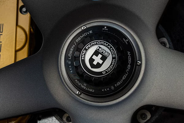 Фото дисков HRE 305M Сатиновый темный лак на Porsche 911 VIII