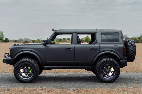 Фото дисков 4PLAY 4PF6 Черный сатин на Ford Bronco