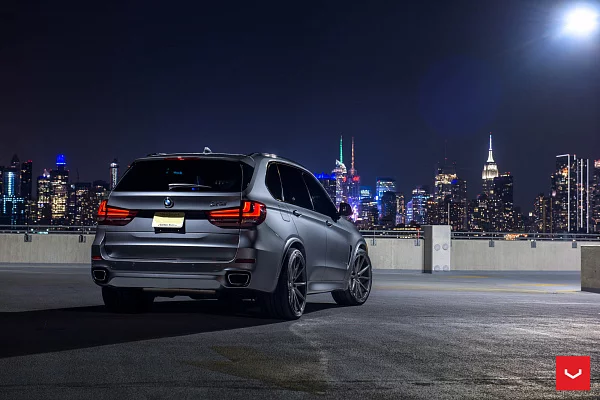 Фото дисков Vossen VFS-1 Сатиновый графит на BMW X5/X5 M (F15/F85)