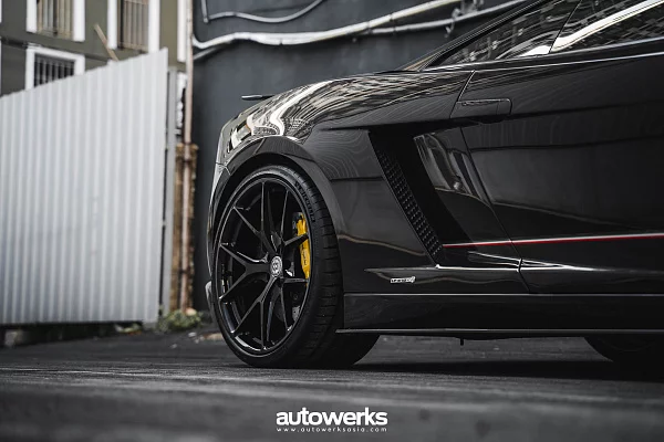 Фото дисков HRE P101 Черный глянец на Lamborghini Gallardo