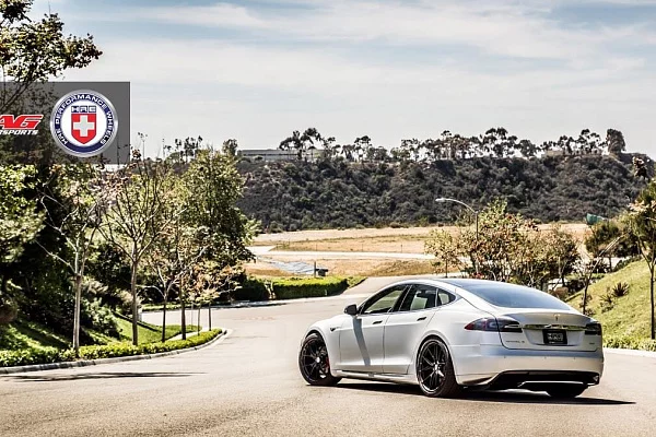 Фото дисков HRE P101 Черный сатин на Tesla Model S