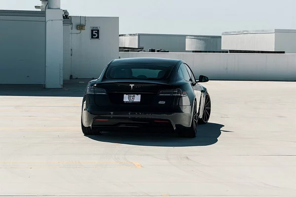 Фото дисков Anrky AN28 Черный глянец на Tesla Model S