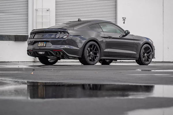 Фото дисков HRE FF21 Глянцевый графит на Ford Mustang VI