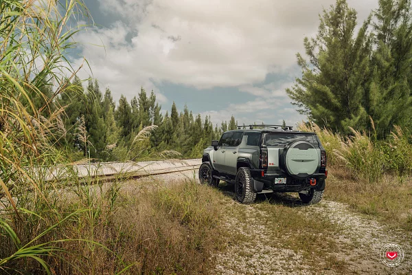 Фото дисков Vossen LC3-01 Черный глянец на GMC Hummer EV