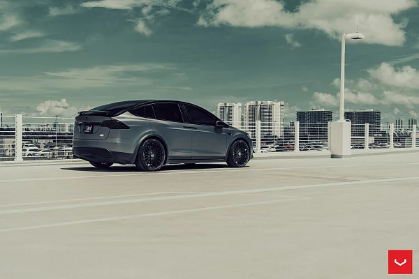 Фото дисков Vossen HF-8 Черный глянец на Tesla Model X