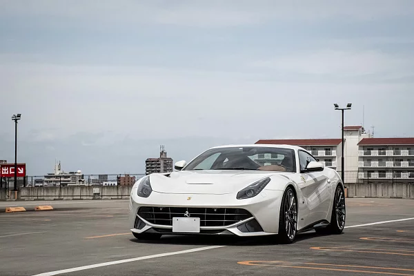 Фото дисков HRE P103 Глянцевый темный лак на Ferrari F12
