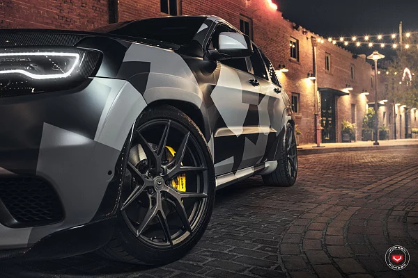 Фото дисков Vossen S21-01 Сатиновый темный лак на Jeep Grand Cherokee IV