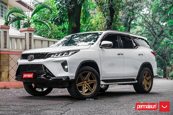 Фото дисков Vossen HF6-2 Глянцевое темное золото на Toyota Fortuner II