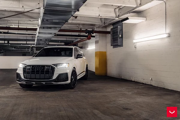 Фото дисков Vossen HF-8 Черный глянец на Audi Q7 (4M)