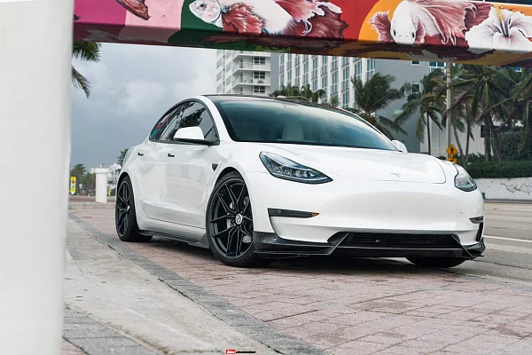 Фото дисков HRE FF21 Черный сатин на Tesla Model 3