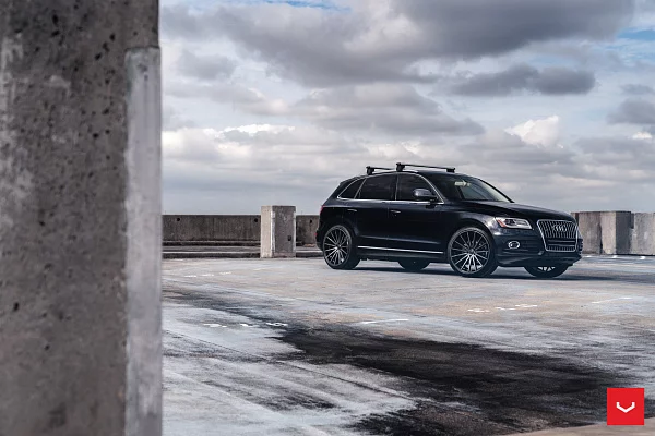 Фото дисков Vossen VFS-2 Глянцевый темный лак на Audi Q5 (8R)