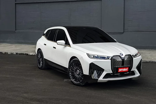 Фото дисков Brixton Forged LX01 Черный сатин на BMW iX
