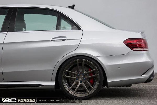 Фото дисков BC Forged HCS01 Глянцевый темный лак на Mercedes-Benz E-Class (W212, S212, C207)