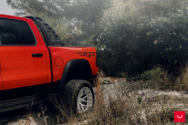 Фото дисков Vossen HFX-1 (6-Lug) Серебро на Ram 1500 V