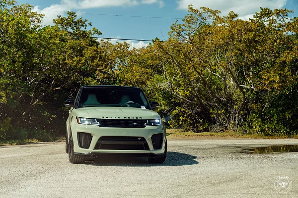 Фото дисков Vossen UV-1 Черный глянец на Range Rover Sport II