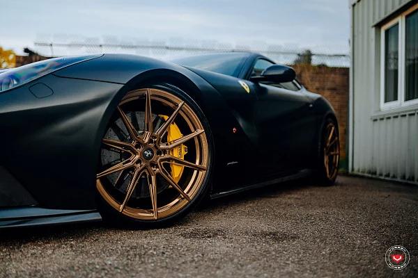 Фото дисков Vossen EVO-2R Глянцевое темное золото на Ferrari F12