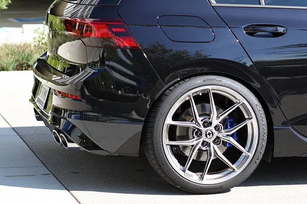 Фото дисков HRE FF21 Серебро на Volkswagen Golf VIII