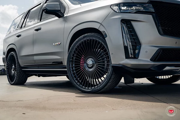Фото дисков Vossen S17-16 Черный глянец на Cadillac Escalade V